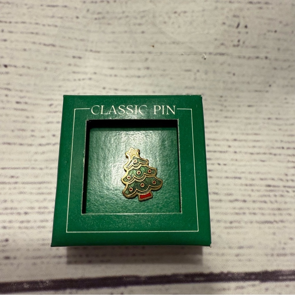 Vintage 1983 Hallmark Classic Pin Green Holiday Christmas Tree with Star
